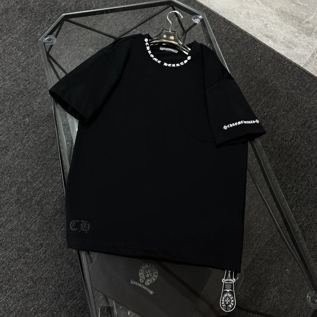 P170 🔥🔥🔥Chrome Hearts 25 high versions. The fabric is made of 300 grams of high-density pure cotton. It does not deform or shrink. It has three labels. It is the same style for men and women. Technology: Digital printing. Color: White. Black. SIZE: S-XL.